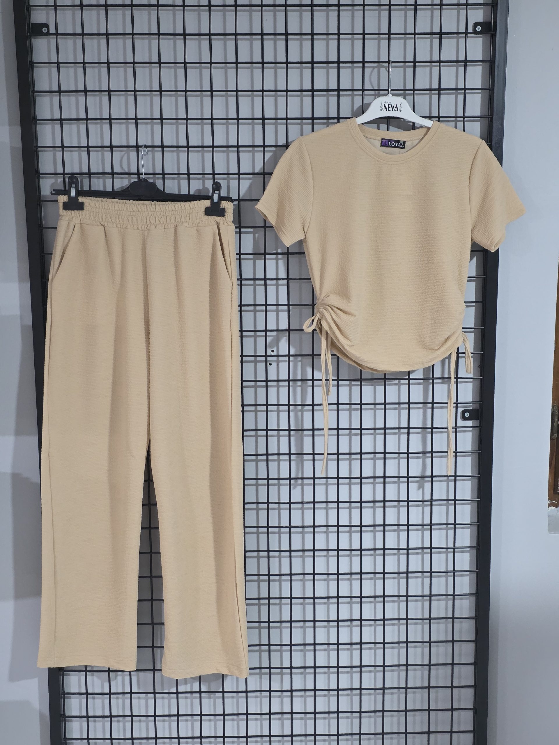 BÜRÜMCELİ BEJ CROP TAKIM