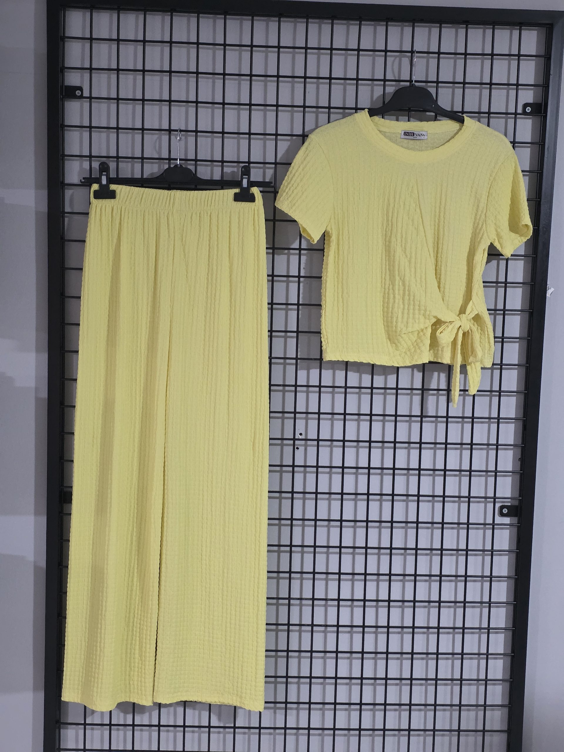 BÜRÜMCELİ CROP TAKIM